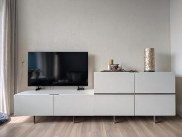 Mooie witte (tv) kast