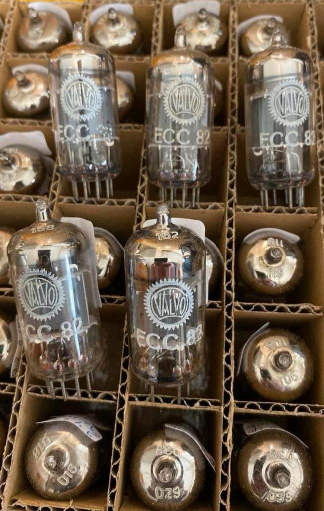 ECC82 Valvo 1965 12AU7 Double Triode, Audio, Tv en Foto, Buizenversterkers, Buis of Buizen, Ophalen of Verzenden