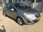Opel Corsa 1.2 16V LPG 3D 2012 Grijs, Auto's, Voorwielaandrijving, 4 cilinders, 1229 cc, Origineel Nederlands