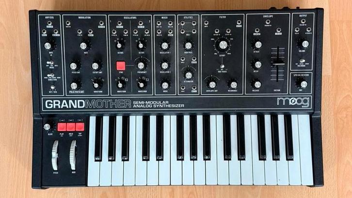 Moog Grandmother - Black Edition, Muziek en Instrumenten, Synthesizers, Zo goed als nieuw, Overige aantallen, Overige merken, Met midi-aansluiting