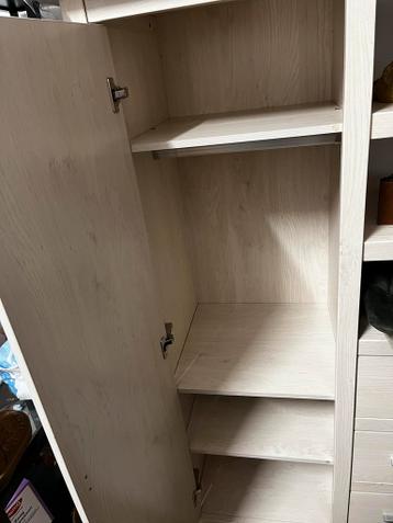 GRATIS Babykamer kledingkast met lades en hangruimte - afbeelding 1