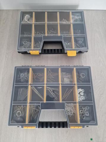 2 Gereedschapskisten met Inhoud - Schroeven, Moeren beschikbaar voor biedingen