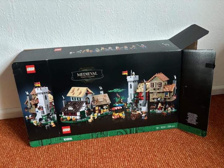 Lego doos 10332 - Middeleeuws stadsplein (zonder inhoud), Kinderen en Baby's, Speelgoed | Duplo en Lego, Ophalen of Verzenden