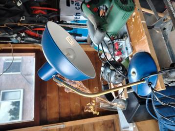 Blauw bureaulampje met lichtbron beschikbaar voor biedingen