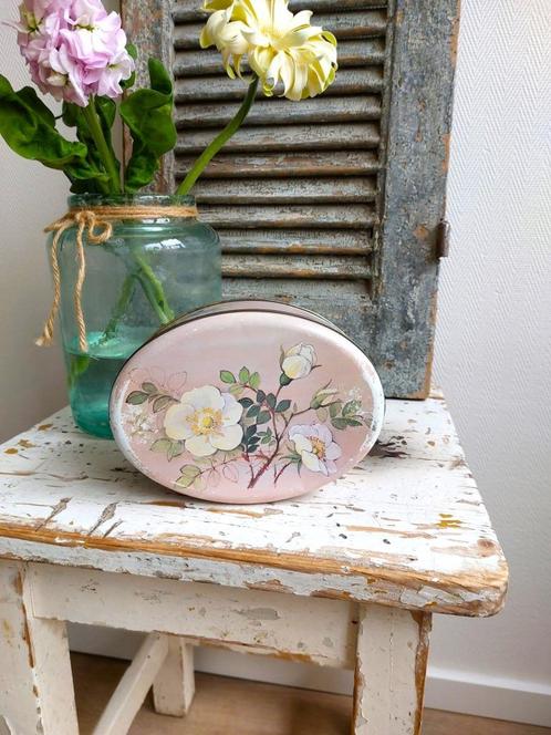 Zachtroze Engels blikje met roosje, Antiek en Kunst, Antiek | Woonaccessoires, Ophalen of Verzenden