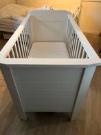 Wit houten ledikant met matrasje, Kinderen en Baby's, Babywiegjes en Ledikanten, Ophalen, Gebruikt, Ledikant