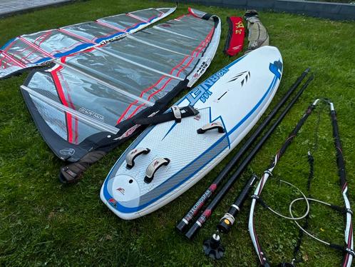 Complete windsurf set 144L met 2 zeilen, Watersport en Boten, Windsurfen, Gebruikt, Complete set, 250 tot 300 cm, Met vin(nen)