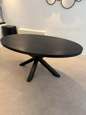 Ovale eettafel eiken 180cm beschikbaar voor biedingen