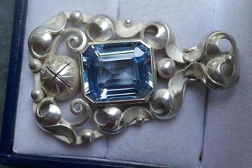 Antieke zilveren art deco hanger met een Spinel edelsteen. beschikbaar voor biedingen