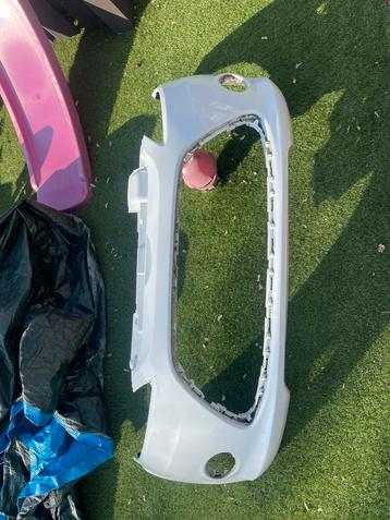 Ford fiesta bumper voorkant wit beschikbaar voor biedingen