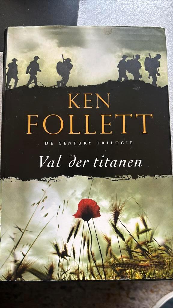Ken Follett - Val der titanen. Harde kaft 924 bladzijden., Boeken, Literatuur, Zo goed als nieuw, Ophalen of Verzenden