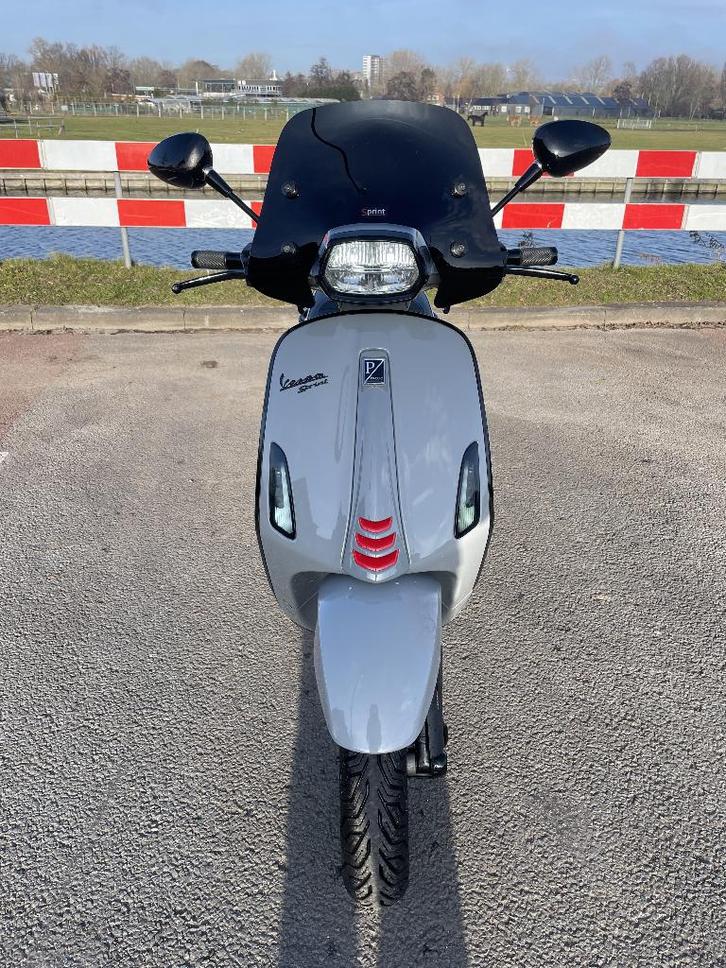 Vespa Sprint E4 iget 3V 2018 Nardo Grey, Fietsen en Brommers, Scooters | Vespa, Gebruikt, Overige modellen, Maximaal 45 km/u, Benzine