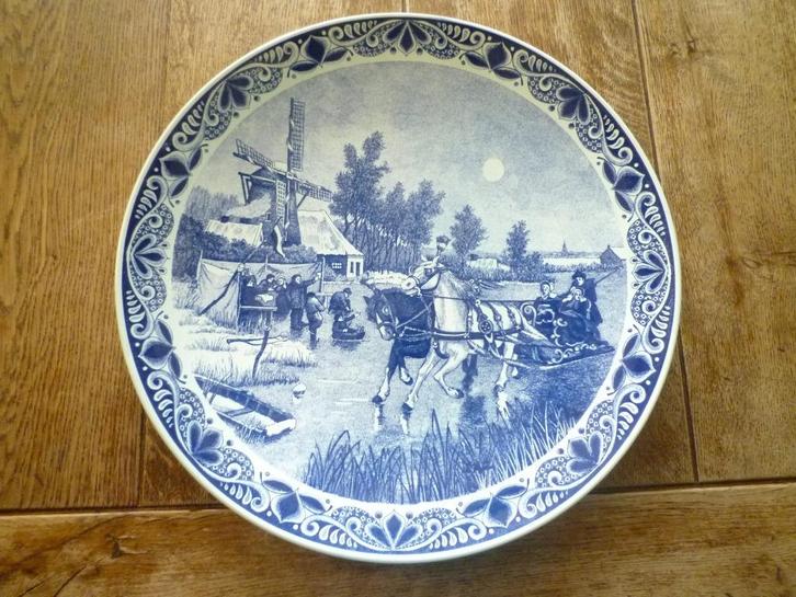 Delfts blauw winters wandbord met arrenslee en molen., Antiek en Kunst, Antiek | Wandborden en Tegels, Ophalen of Verzenden
