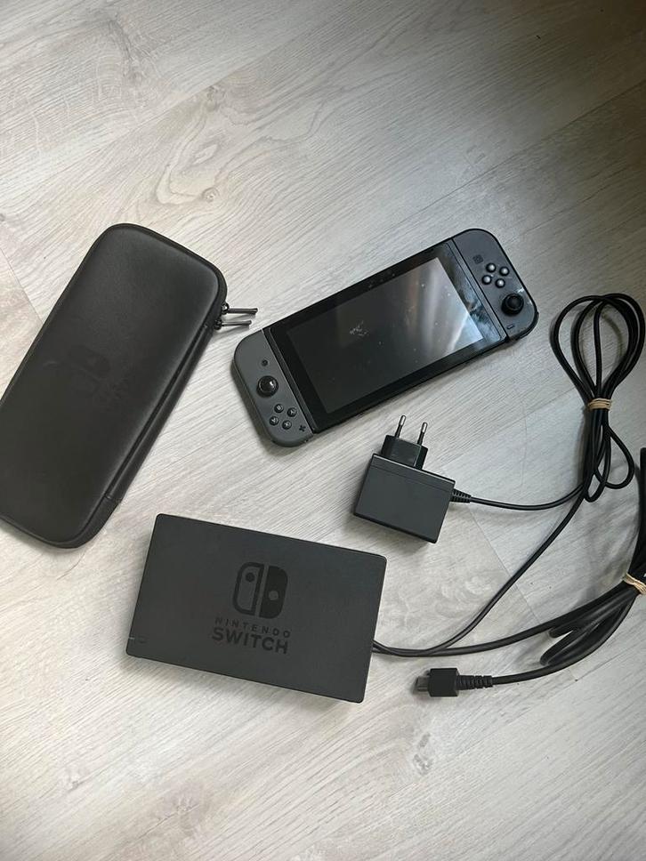 Nintendo Switch + tasje + dock, Spelcomputers en Games, Spelcomputers | Nintendo Switch, Gebruikt, Switch Original, Met 1 controller