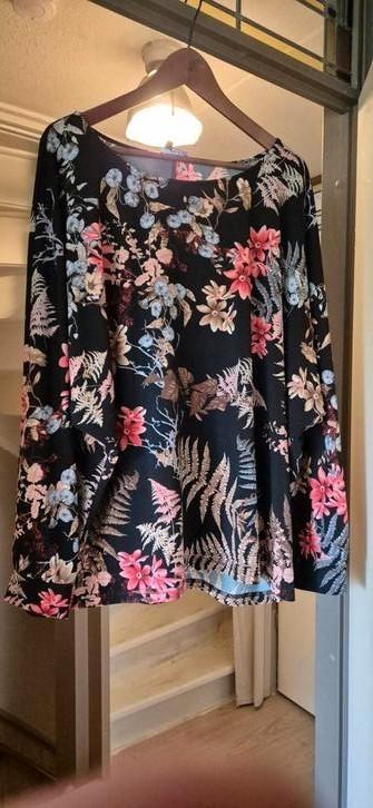 Mooie vrolijke blouse / tuniek van het merk Norah met maat 4 beschikbaar voor biedingen