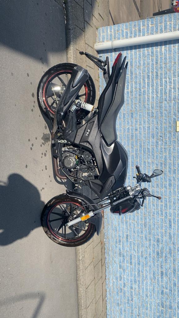 Killerbee/eysink f31, Fietsen en Brommers, Scooters | Yamaha, Zo goed als nieuw, Overige modellen, Benzine, Ophalen