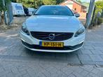 Volvo V60 D6 Twin Engine 288pk Geartronic AWD Euro 6 NAP, Auto's, Automaat, Wit, Navigatiesysteem, Vierwielaandrijving