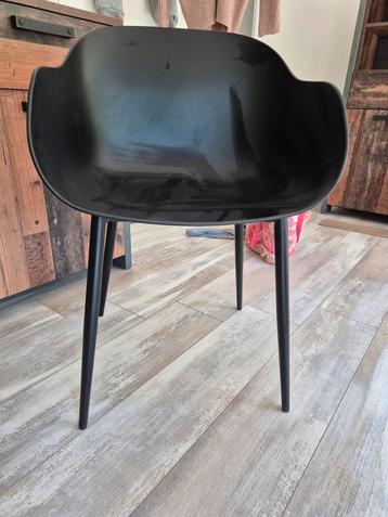 Kuipstoelen zwart (twee stuks) beschikbaar voor biedingen