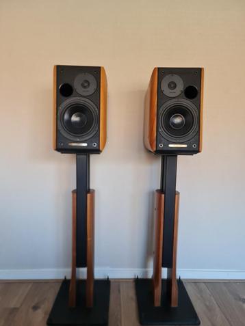 Sonus faber concerto met Originele afstelbare stands beschikbaar voor biedingen