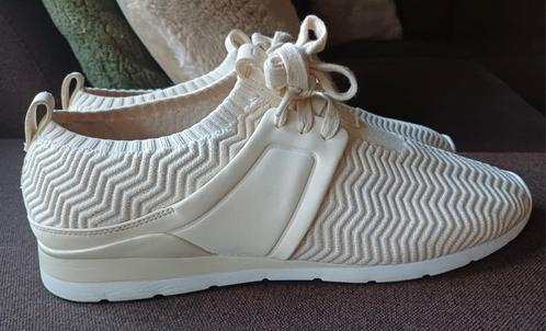 Uggs sneakers maat 41 crème, Kleding | Dames, Schoenen, Zo goed als nieuw, Sneakers of Gympen, Overige kleuren, Ophalen of Verzenden