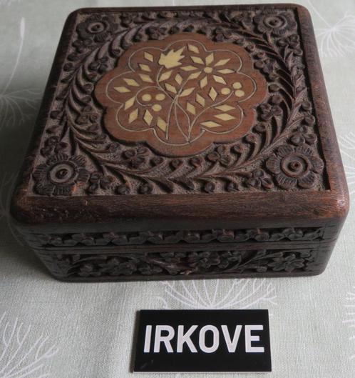 DOOSJE BEWERKT UIT INDIA * Inlegwerk *, Antiek en Kunst, Kunst | Beelden en Houtsnijwerken, Verzenden