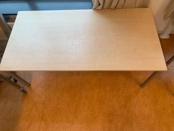 Mooie licht eigen kindertafel