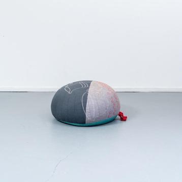 1 Vitra Hella Jongerius poef Bovist 38 x 54 cm beschikbaar voor biedingen