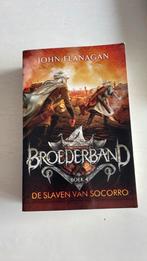 John Flanagan - De slaven van Socorro, Boeken, Ophalen of Verzenden, Zo goed als nieuw, John Flanagan
