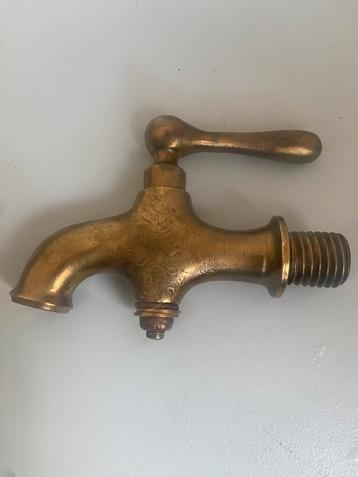 Vintage messing buitenkraan beschikbaar voor biedingen