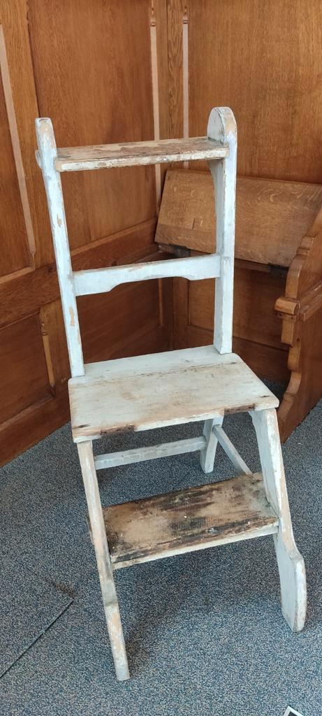 Trapje, kinderstoel, bidstoeltje??, Huis en Inrichting, Krukjes, Gebruikt, Hout, Ophalen of Verzenden