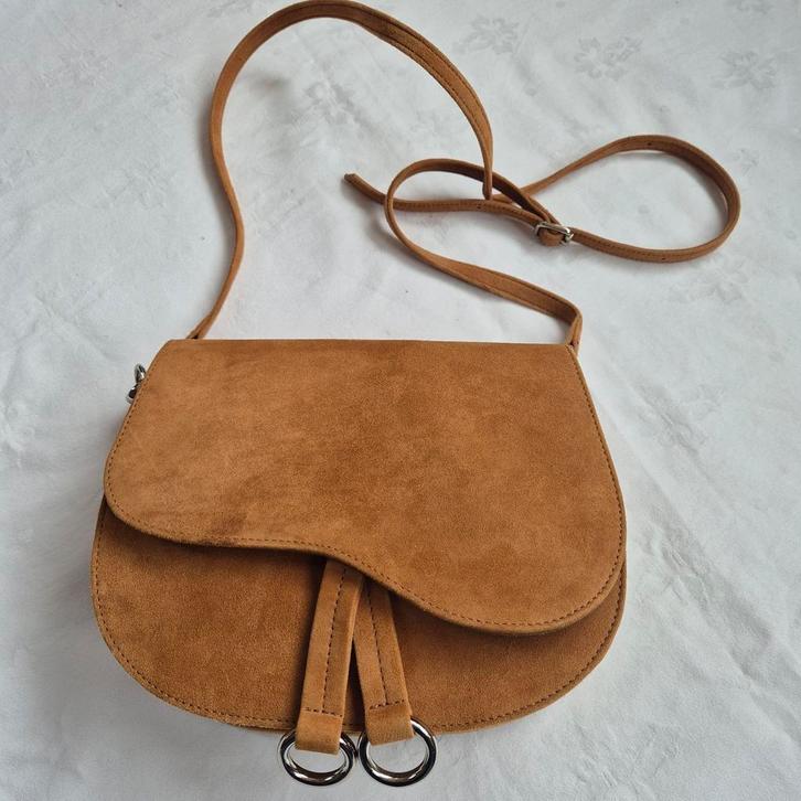 Unisa Schoudertas - Bruin Suède, Sieraden, Tassen en Uiterlijk, Tassen | Damestassen, Nieuw, Schoudertasje, Bruin, Ophalen of Verzenden
