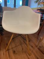 Twee Witte Kuipstoelen - Gebruikt, Huis en Inrichting, Stoelen, Ophalen, Kunststof, Gebruikt, Twee