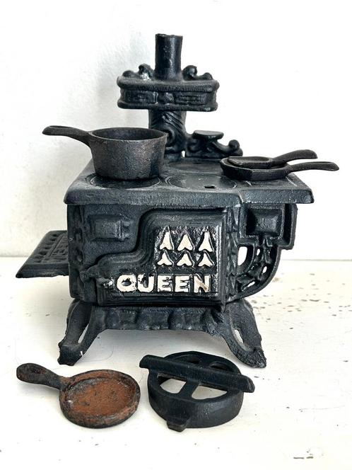 Vintage poppenhuis fornuis oven gietijzer met pannen, Verzamelen, Poppenhuizen en Toebehoren, Gebruikt, Poppenhuis, Ophalen