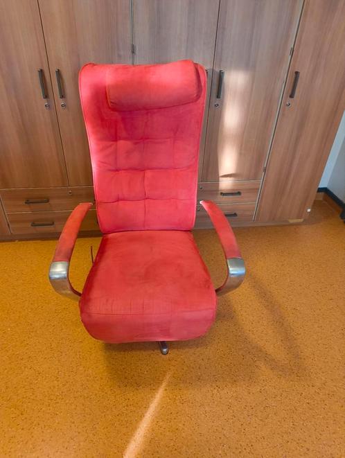 Unieke vintage fauteuil in opvallend rood, perfect voor lief, Huis en Inrichting, Fauteuils, Zo goed als nieuw, Stof, 50 tot 75 cm