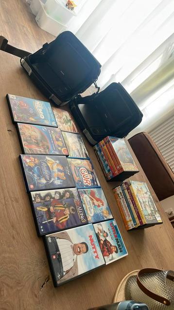 Twee Philips portable dvd spelers inclusief dvd’s beschikbaar voor biedingen