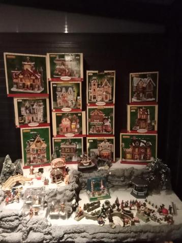Lemax Kerstdorp - 13 Huisjes, Bomen & Poppetjes beschikbaar voor biedingen