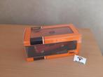 Mercedes Benz 300E (W124) uit 1984 Donkerrood van IXO 1:43, Overige merken, Auto, IXO, Nieuw