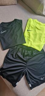 Sportkleding, trainingskleding Nike, 2x shirt 1x broek totaa, Ophalen of Verzenden, Zo goed als nieuw, Overige maten, Voetbal