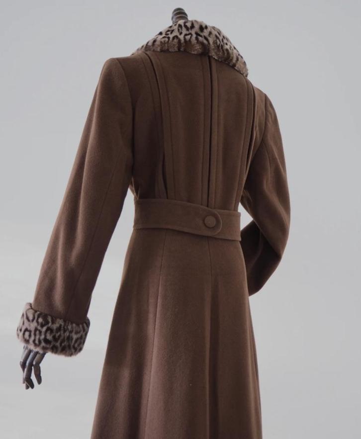 Damo Donna jas mantel van cashmere wol uit Italy maat 42, Kleding | Dames, Jassen | Winter, Gedragen, Maat 42/44 (L), Bruin, Ophalen of Verzenden