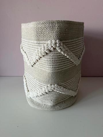 Mooie mand met voering beschikbaar voor biedingen