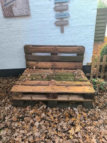Gratis af te halen houten pallets beschikbaar voor biedingen