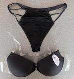 nieuwe set BH en string/zwart/95C/silicon achterkant+bandjes, Kleding | Dames, Ondergoed en Lingerie, Ophalen of Verzenden, Zwart