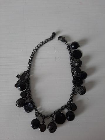Mooi Zwart Kralen + Bedel Armbandje met Kruis beschikbaar voor biedingen