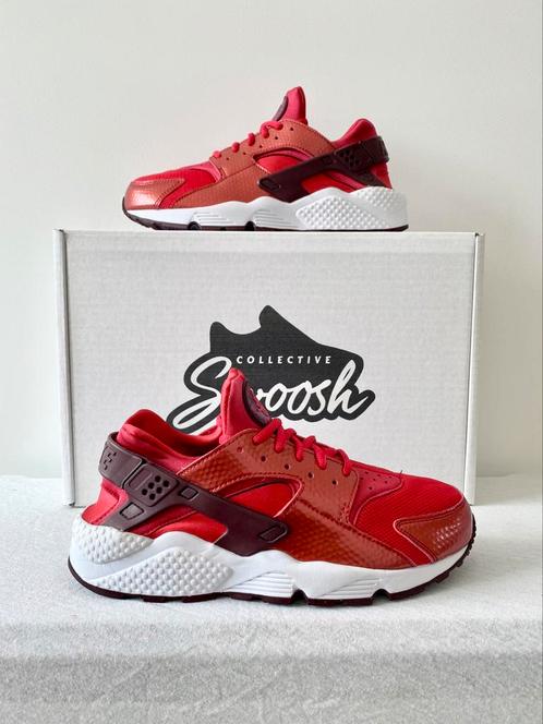 Nike Air Huarache Run University Red Maroon (EU 40,5), Kleding | Dames, Schoenen, Zo goed als nieuw, Sneakers of Gympen, Rood
