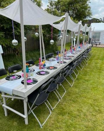Leuke en gezellige Lanterfant tuintafel met luifeltje beschikbaar voor biedingen