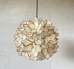Vintage capiz hanglamp, Huis en Inrichting, Lampen | Hanglampen, Ophalen of Verzenden, Zo goed als nieuw, Minder dan 50 cm