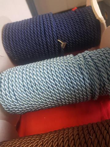 Nu ook deze 7 Grote rollen koord voor een koopje  beschikbaar voor biedingen