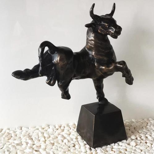 Beeld: Stier op sokkel - Hond - Paard - Vos - Kikker  enz., Antiek en Kunst, Kunst | Beelden en Houtsnijwerken