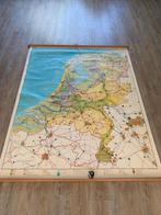Wandkaart, Ophalen, Aardrijkskunde