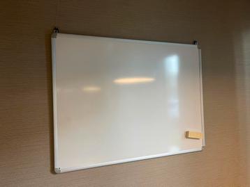 IN PRIJS VERLAAGD: whiteboard (120,5 br x 90,5 hg) € 29 beschikbaar voor biedingen